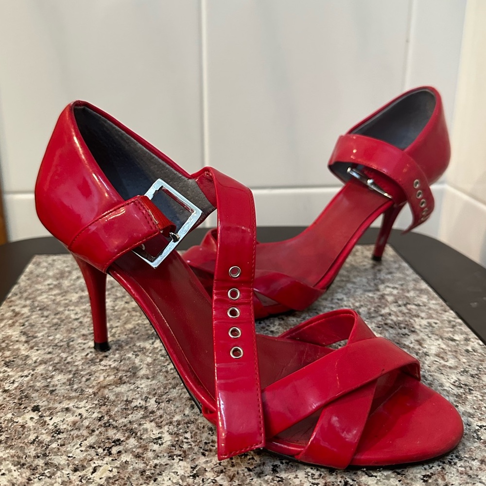 Beautiful stilettos red with a comfortable heel back
